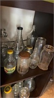 11 White House vinegar bottles and jars