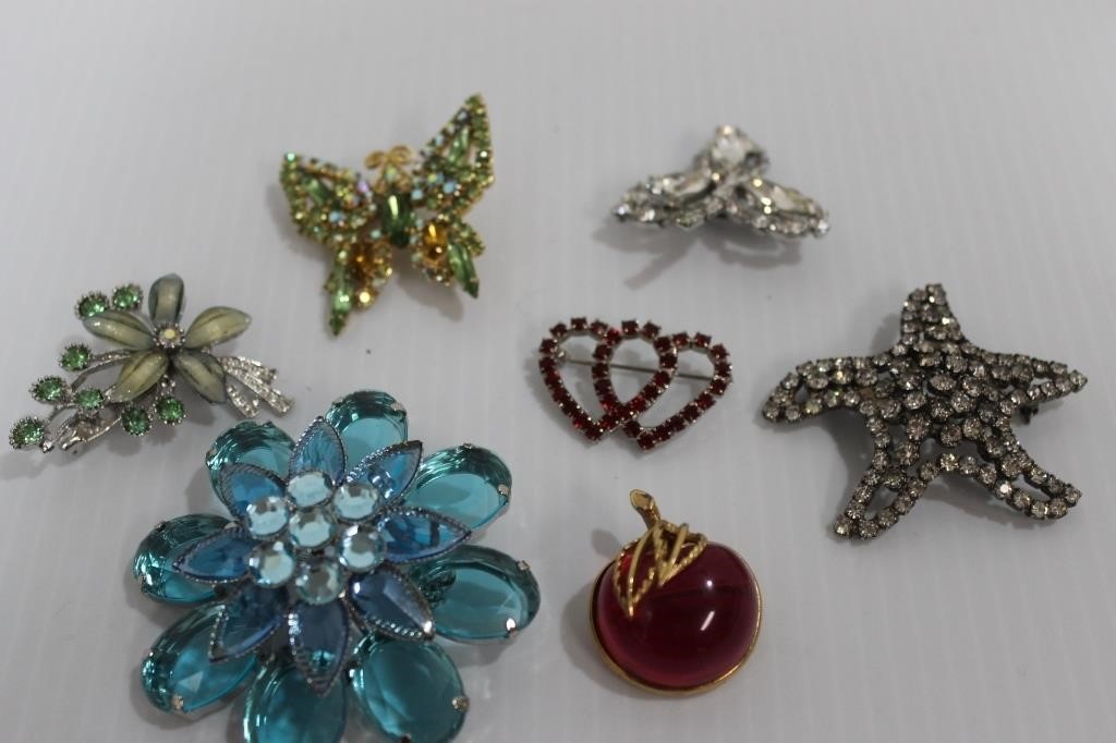 Assortment Of Vintage Brooches