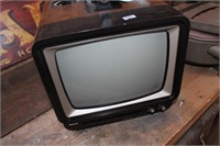 VINTAGE RCA PLAYMATE 9  BLACK AND WHITE AC/DC TV