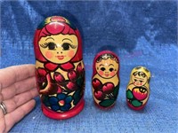 Vtg Russian hand painted nesting dolls