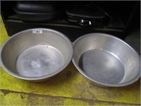 2 aluminum dish pans