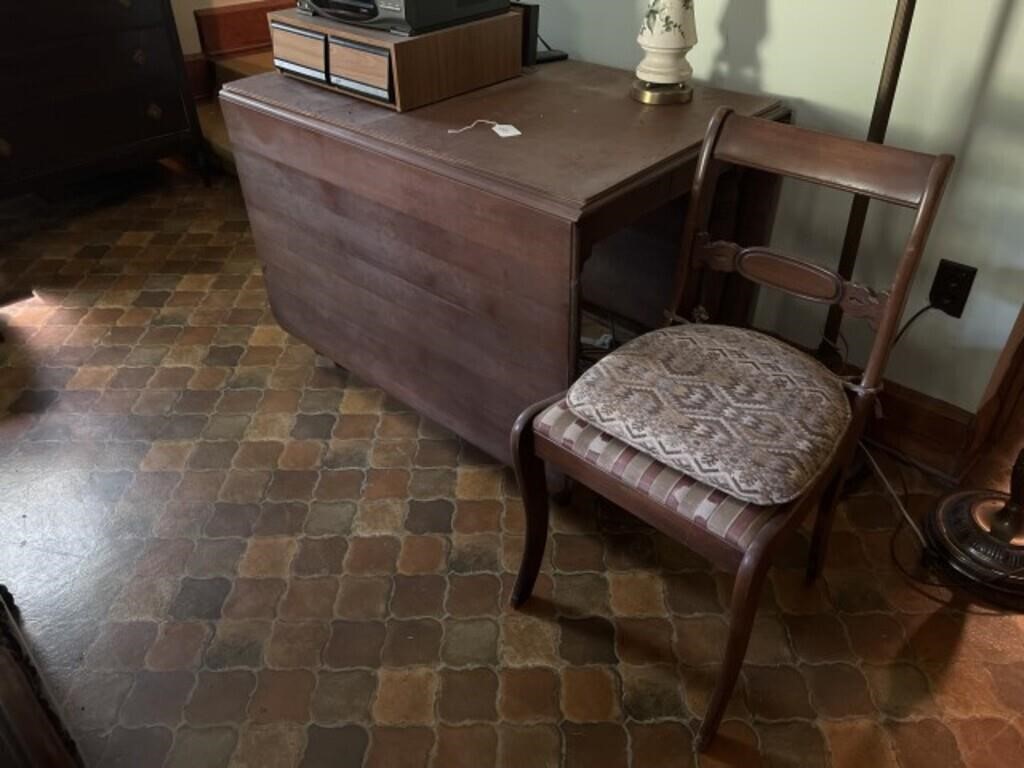Drop Leaf Table with 3-Chairs