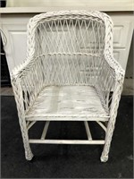 WHITE WICKER CHAIR