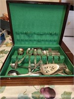 Mixed Flatware in Harmony House Wood Case