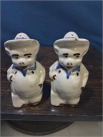 Very sweet vintage salt and pepper shakers