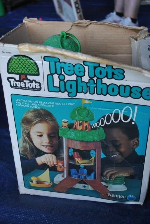 1977 Kenner Treetops Light House in box
