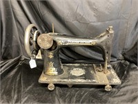 VINTAGE SINGER SEWING MACHINE