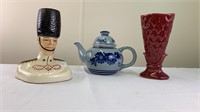 Dresser valet, Shawnee vase, Danish teapot