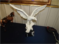 Massife White Eagle on marble stand