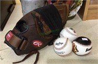 Rawlings baseball glove, like new condition,