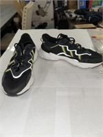 BLACK GREEN AND WHITE SHOES 10