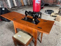 Singer Sewing Machine w/stool