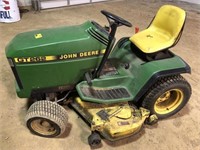 John Deere GT262 Riding Lawn Tractor