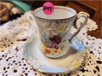 pretty teacup & saucer collector