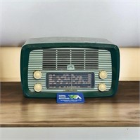 HMV GREEN LITTLE NIPPER RADIO