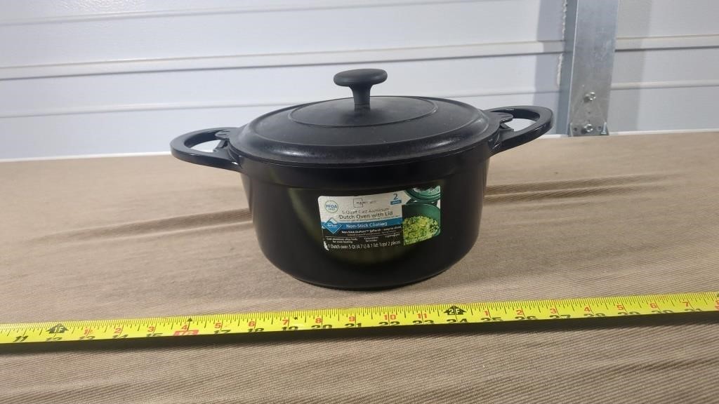 CAST ALUMINUM DUTCH OVEN WITH LID