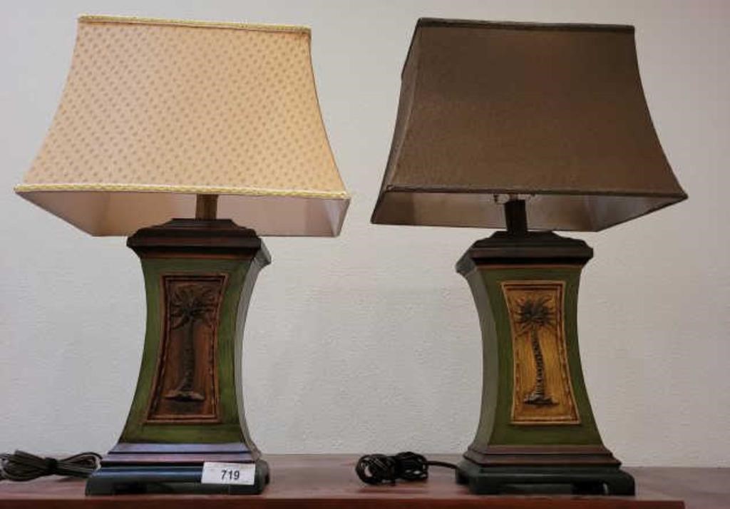 PAIR OF PALM DÉCOR LAMPS