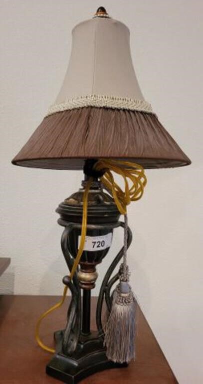 DECORATIVE METAL LAMP