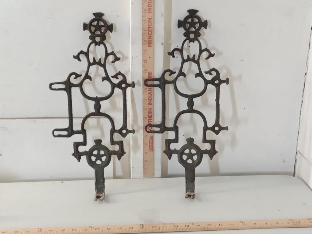 2pcs ornate cast iron brackets