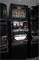 DOUBLE DIAMOND QUARTER SLOT MACHINE , POWERS ON