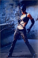 Autograph  Halle Berry Photo