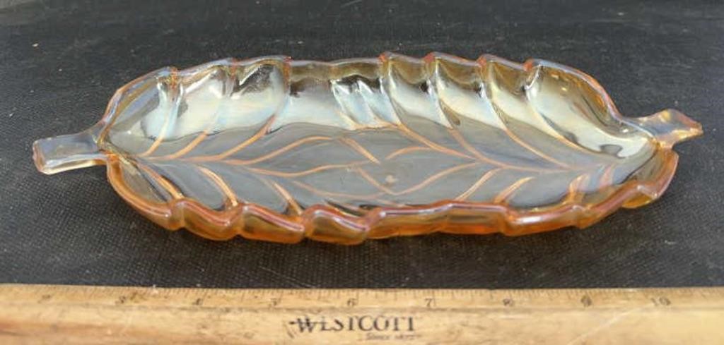 VNTAGE CARNIVAL GLASS LEAF DESIGN RELICH TRAY