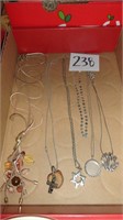 Jewelry – Necklace Lot