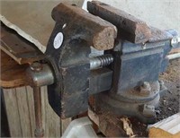 Bench vise 3" jaw, no name, well used
