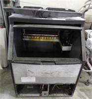 Lot #3909 - Manitowoc model QY02144A Ice Maker