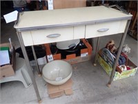 2-Drawer Metal Desk - Vintage!