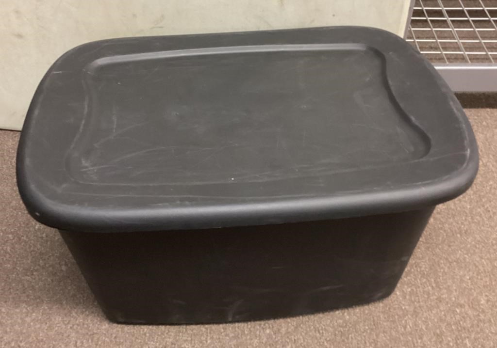 18-gallon storage tote with lid