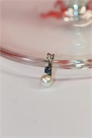 18kt white gold Pearl & Sapphire Pendant featuring