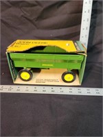 John Deere wagon 1/16 scale