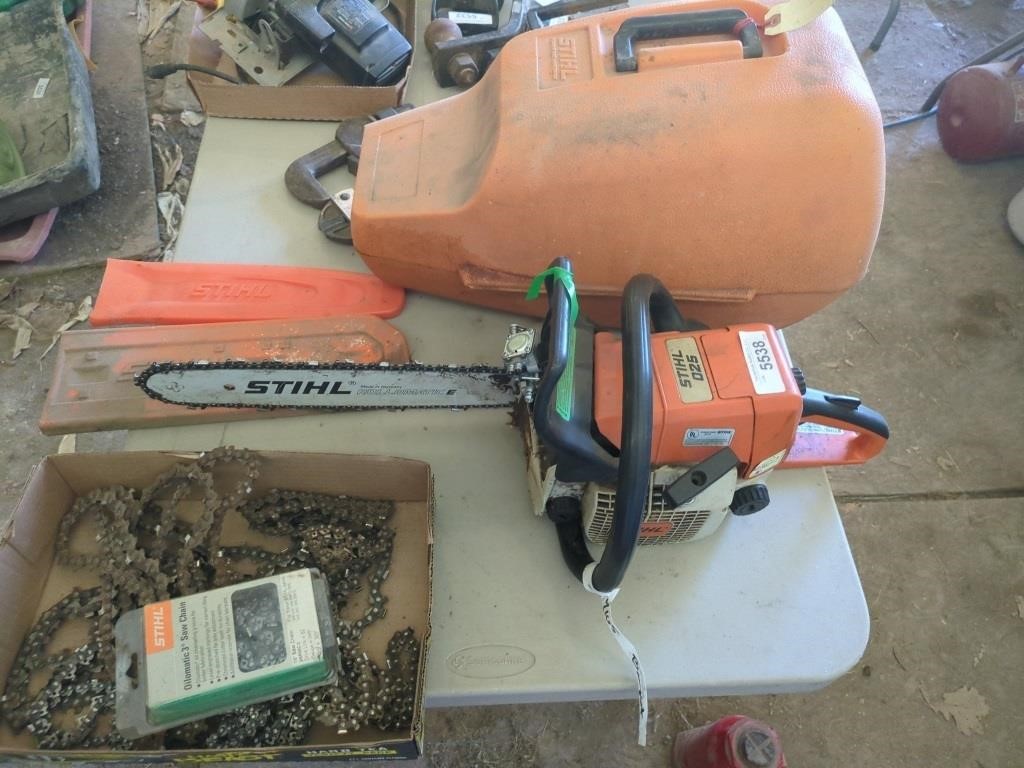 STIHL 025 chainsaw - with protective case, blade
