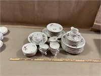 Collection of dishes, first set Rose pattern