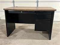 Metal computer desk with laminate top
