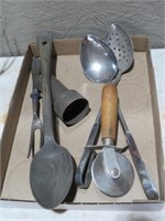 ANTIQUE KITCHEN ITEMS LADEL SPOONS, PIZZA CUTTER