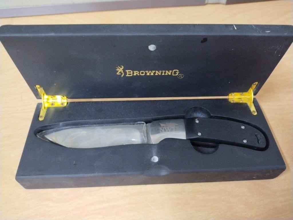 BROWNING NWTF KNIFE WITH DISPLAY BOX