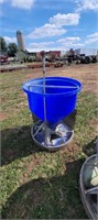 plastic and stainless steel bottom pig feeder