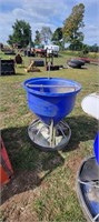 plastic and stainless steel bottom pig feeder