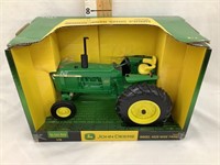 Ertl Britains John Deere 4020, NIB, Wide Front,