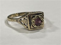 14k Gold Ring with small Pink/Purple Stone