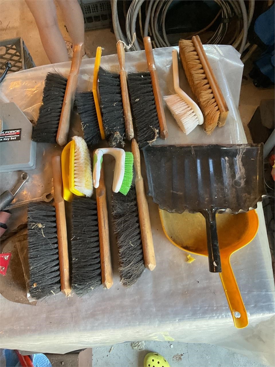 Hand held brushes