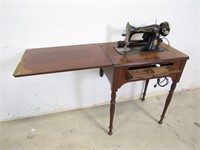 Singer Sewing Machine with Wooden Table
