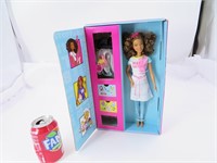 Poupée Barbie avec vêtements