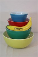 4 Pyrex Primary Colors Nesting Bowl Set