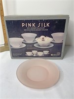 NIB Pink silk dessert/salad set
