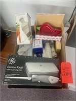 Box lot GE electric knife with carving set