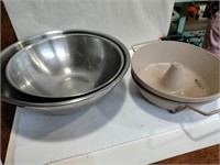 2 metal mixing bowls