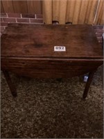 Drop leaf table